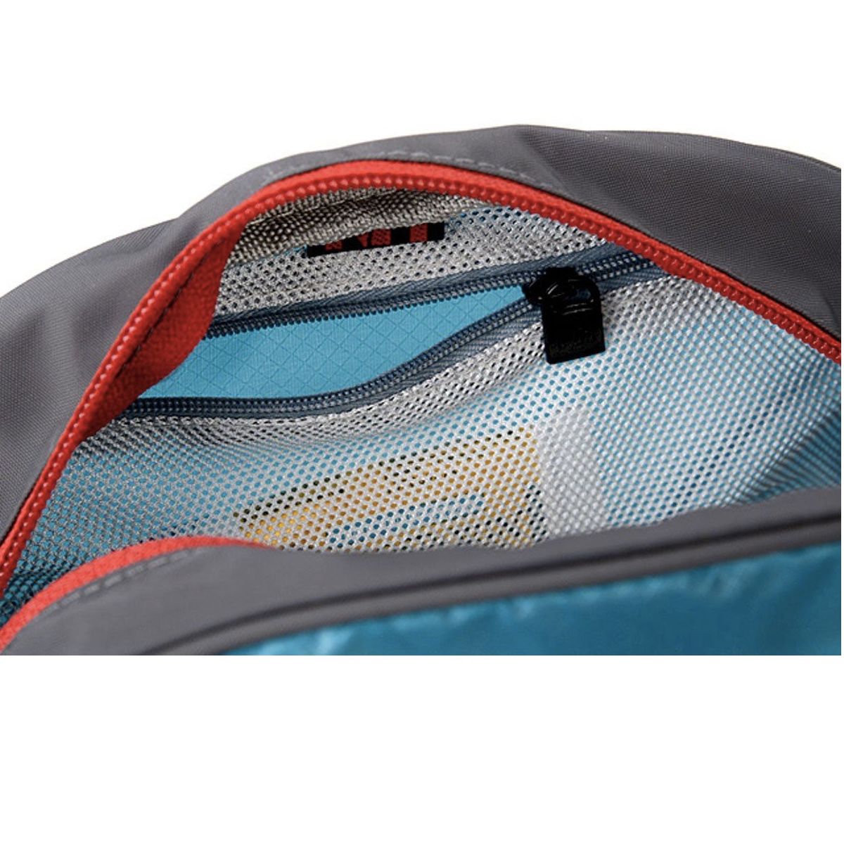  06 TOILETRY BAG