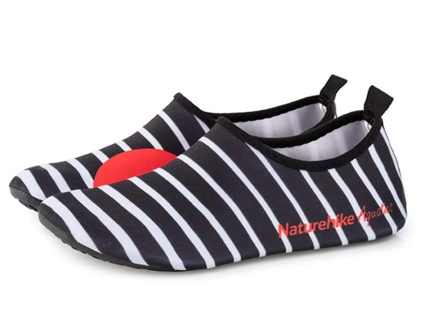 BEACH SHOES